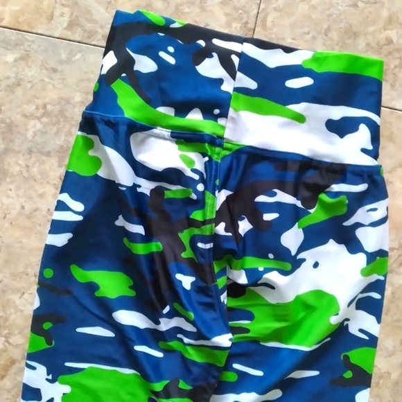 Majestic Fan Fashion Zubaz Seattle Seahawks leggings, size Small - Picture 4 of 5